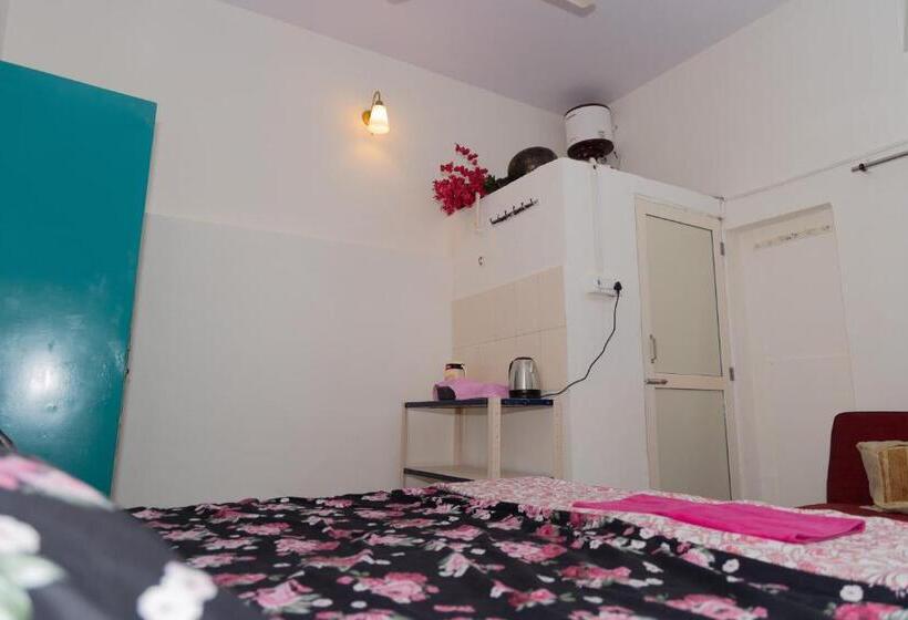 Номер Стандарт Трехместный, Homestay Urmil Basant
