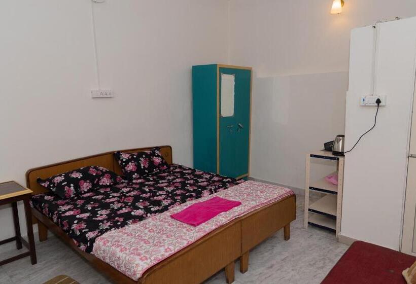 Номер Стандарт Трехместный, Homestay Urmil Basant