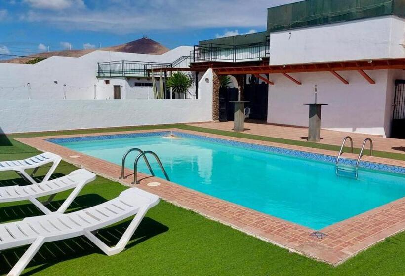 Шале 1 Спальня, Lanzarote Hostel