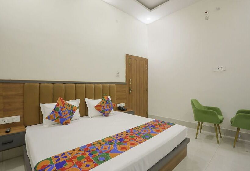 Номер Deluxe, Fabhotel Downtown Residency