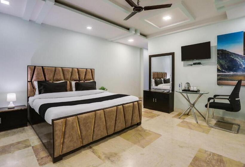 Трехместный Номер Классика, Oyo Flagship Hotel R G Grand