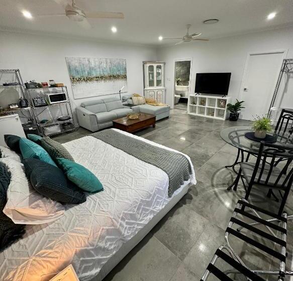 Номер Superior с Террасой, Large Studio In The Heart Of Hope Island & Sanctuary Cove