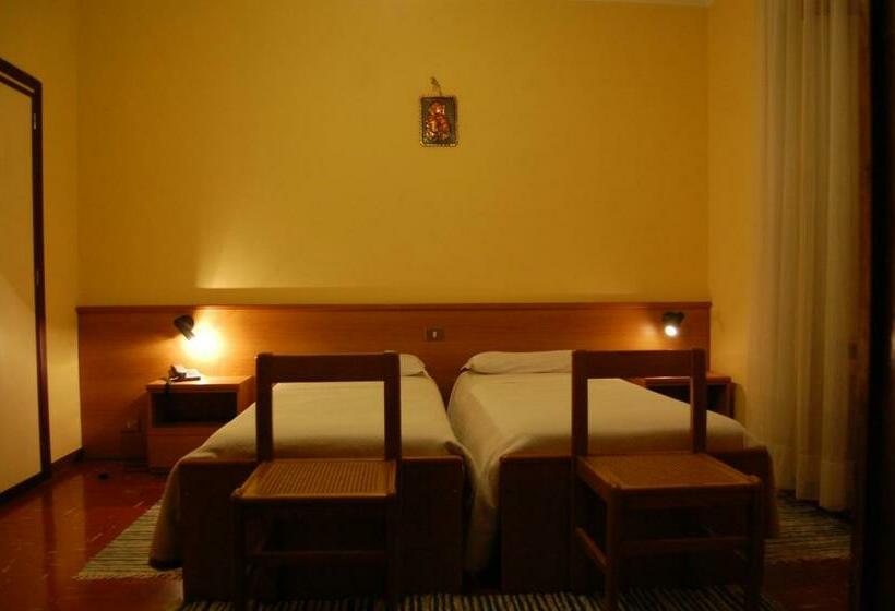 Номер Стандарт с Балконом, Albergo Motel Dosdè B&b