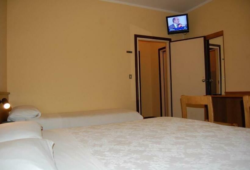 Номер Стандарт Трехместный, Albergo Motel Dosdè B&b
