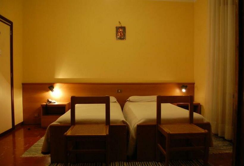 Номер Стандарт с Балконом, Albergo Motel Dosdè B&b