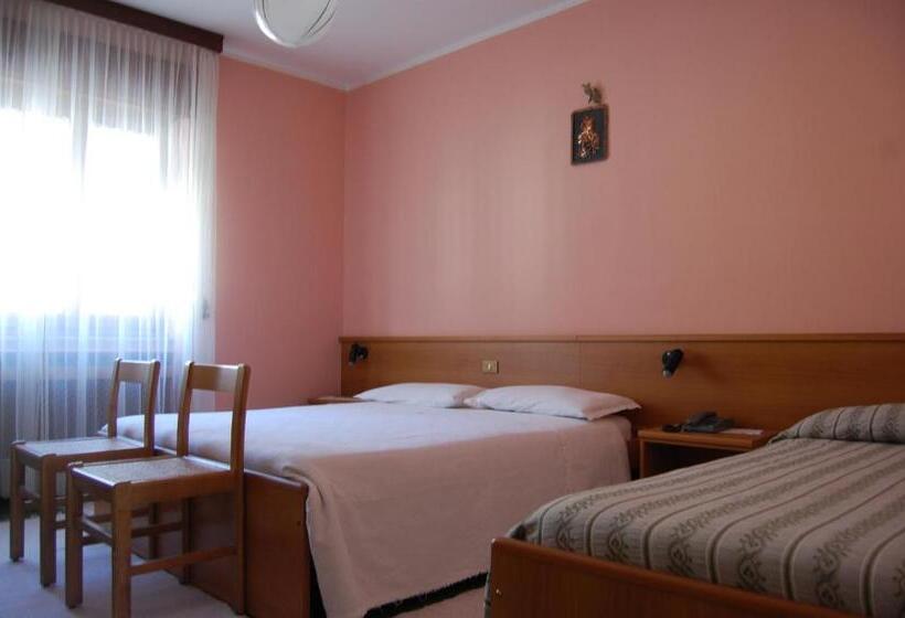 Номер Стандарт Трехместный, Albergo Motel Dosdè B&b
