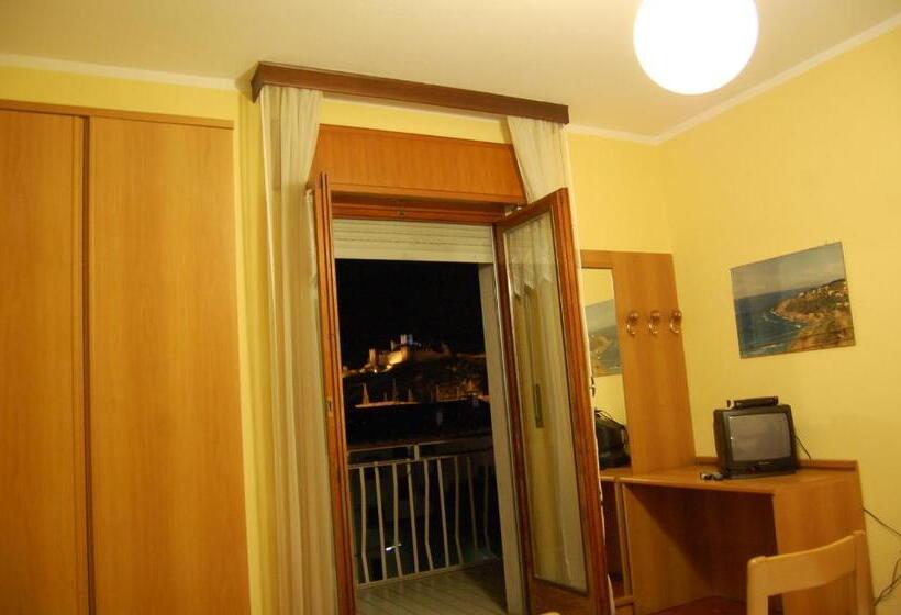 Четырехместный Номер Стандарт с Балконом, Albergo Motel Dosdè B&b