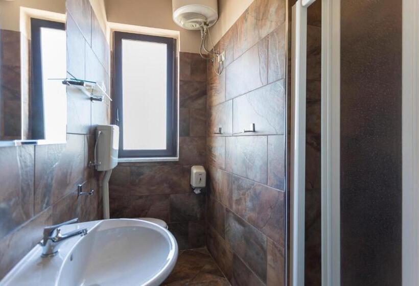 اتاق استاندارد سه نفره, Beatus Suites And Rooms B&b