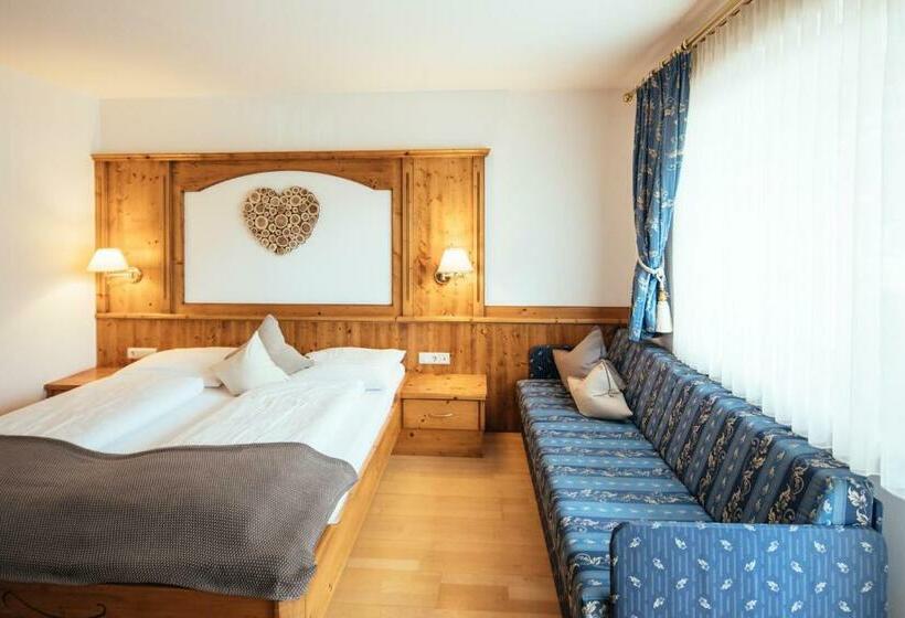 غرفة قياسية مزوَّدة بشُرفة, Tirolerhof