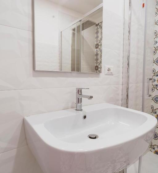 اتاق استاندارد چهار تخته, Previterooms