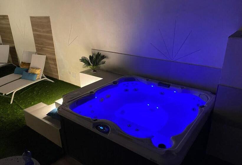 اتاق استاندارد با وان آب گرم, Elegance Paema