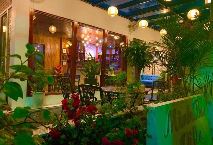 اتاق استاندارد, The Pineapple House