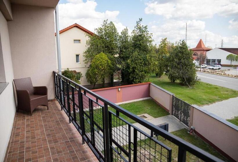 Трехместный Номер Стандарт с Балконом, Farkas Villa