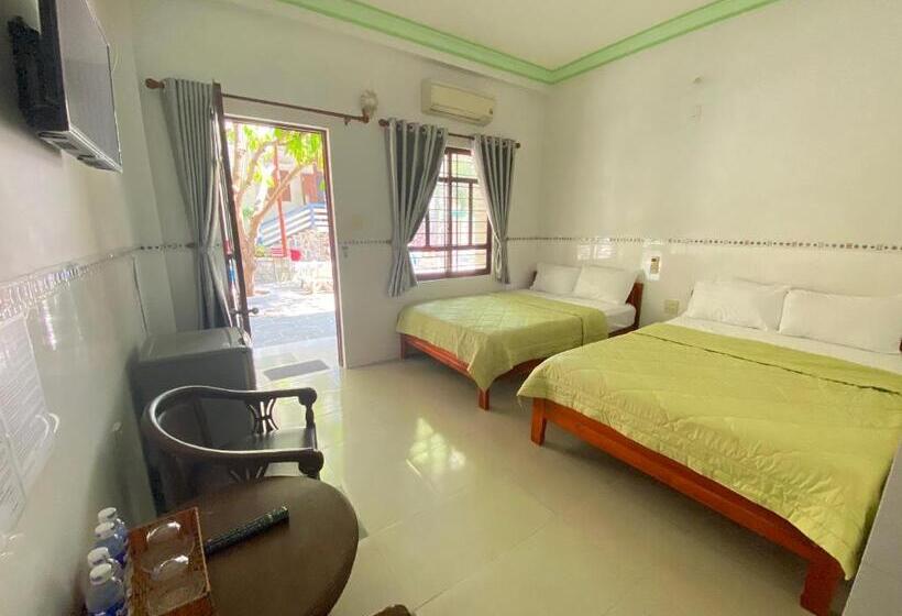 اتاق استاندارد چهارنفره با چشم‌انداز باغ, Hoa Biển Guest House