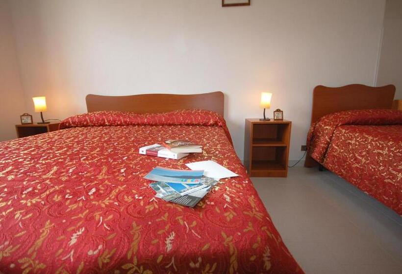 Номер Стандарт Трехместный, Albergo Del Santuario