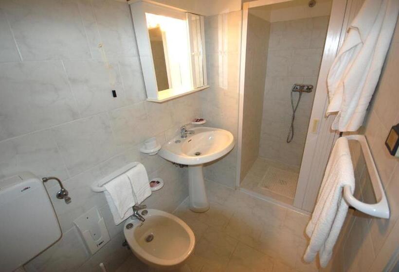 Четырехместный Номер Стандарт, Albergo Del Santuario