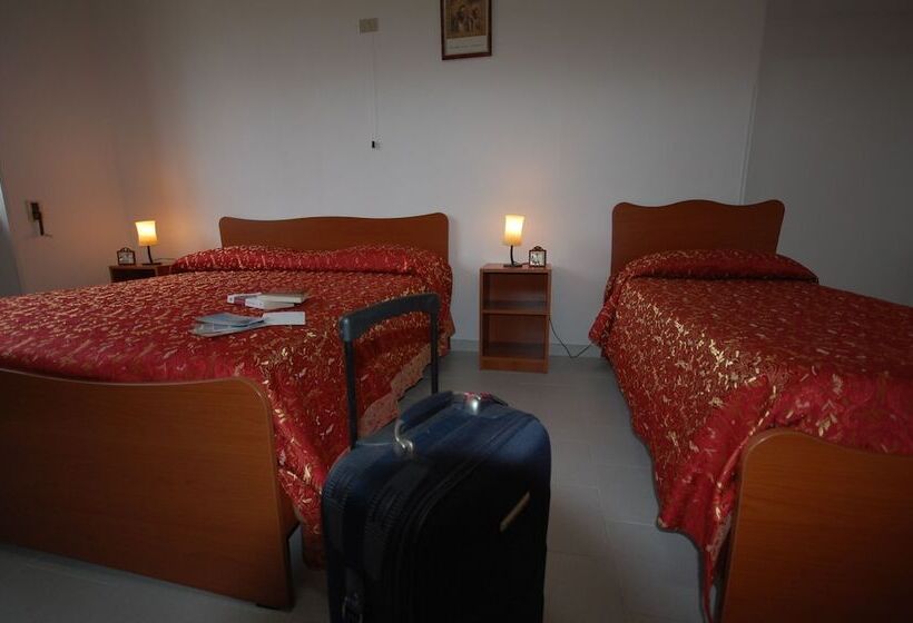 Номер Стандарт Трехместный, Albergo Del Santuario