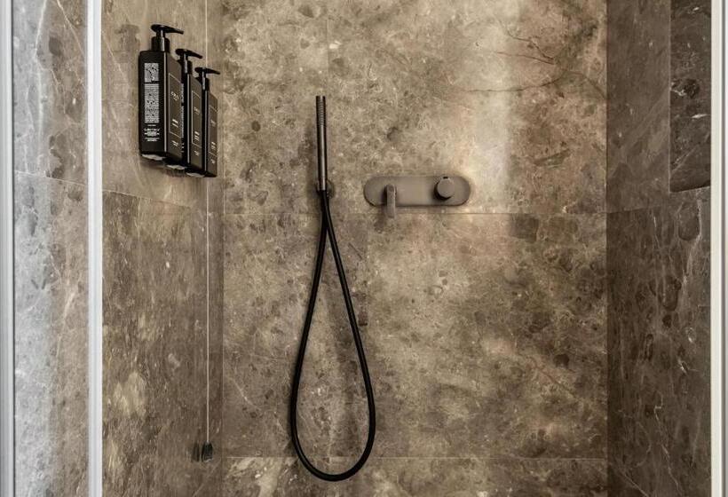 جناح مطلّ علي البحر, Villa Grey