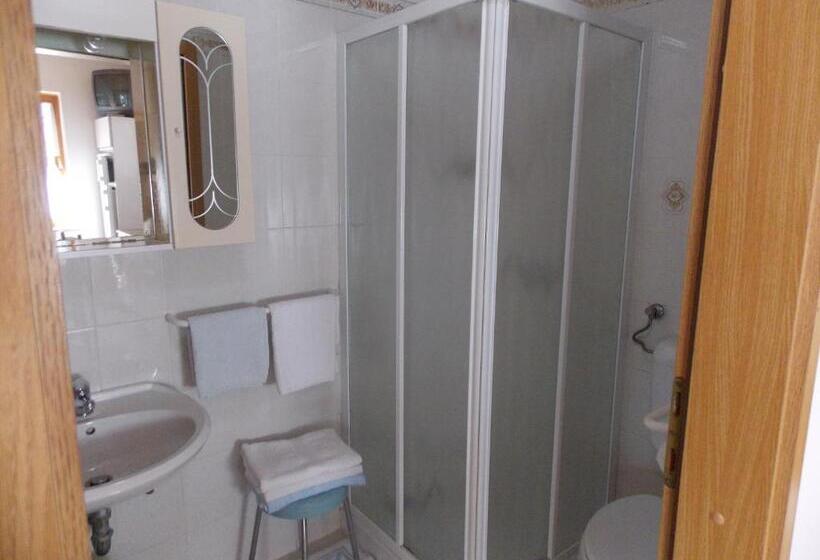 Студио Стандарт Вид на Сад, Apartments & Rooms Karmen