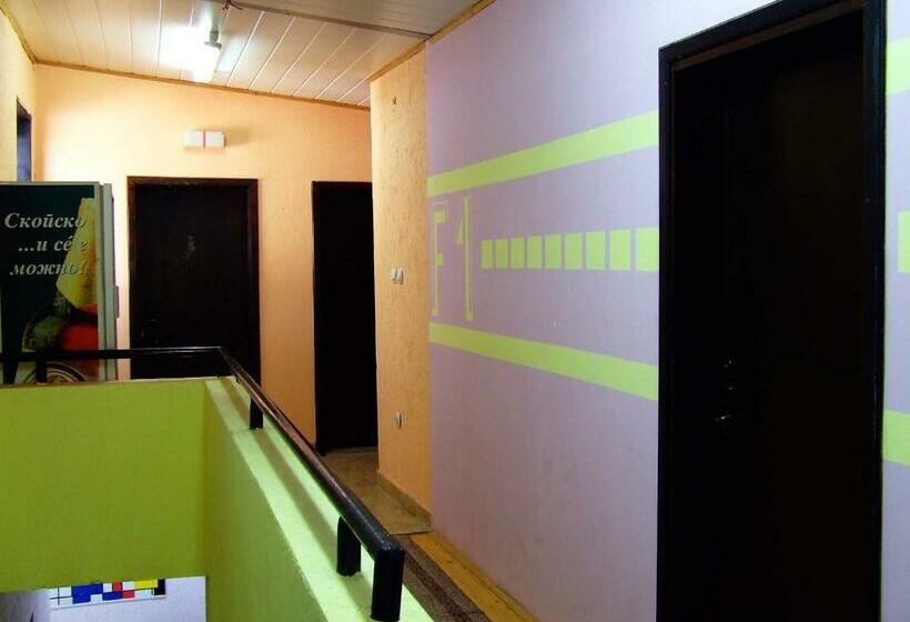اتاق استاندارد با سرویس بهداشتی مشترک, Hostel Domestika