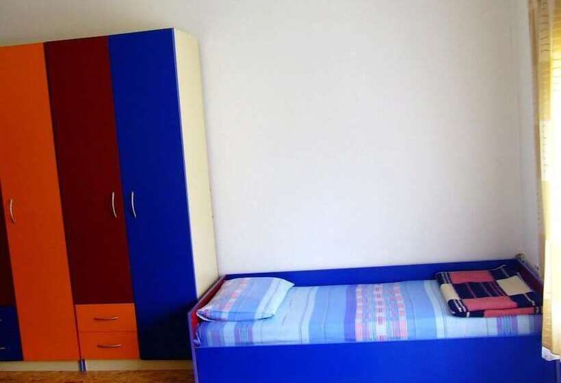 اتاق استاندارد چهار تخته, Hostel Domestika
