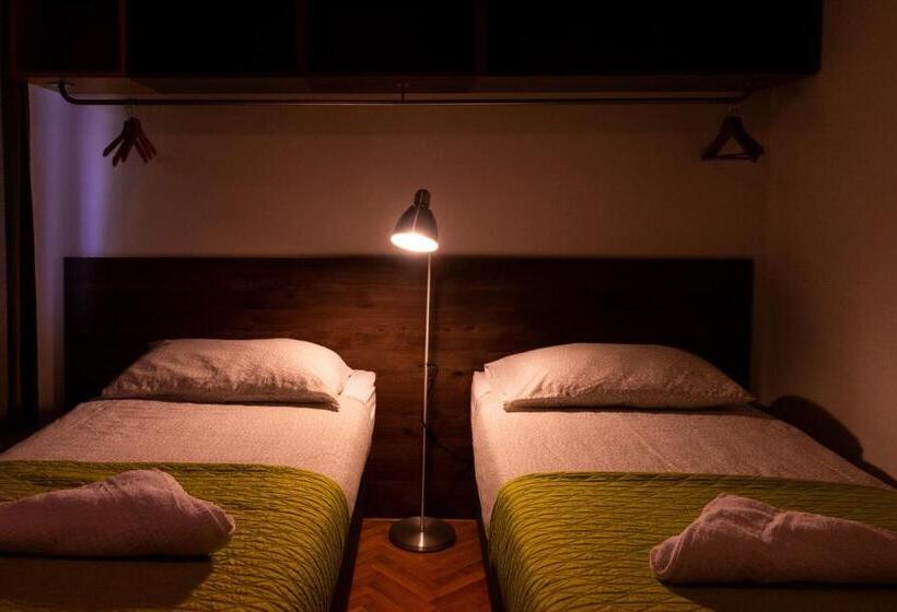 اتاق استاندارد با سرویس بهداشتی مشترک, Hostel Museum