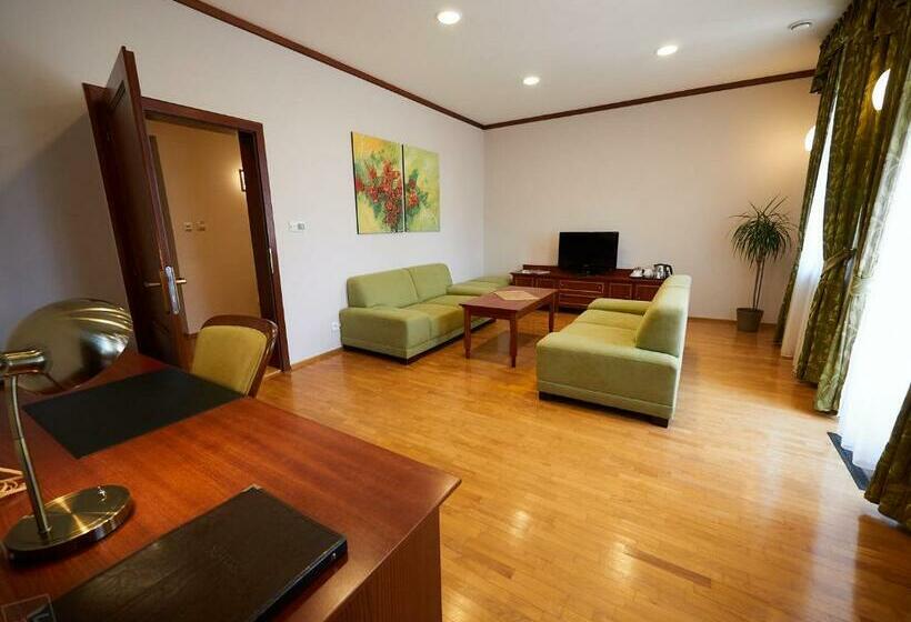 Апартаменты 1 Спальня с Террасой, Hradná Stráž Hotel&apartments S Privátnym Wellness