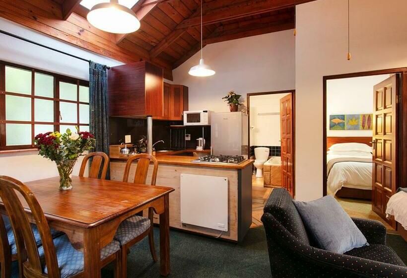 패밀리 룸, Waterkloof Apartments