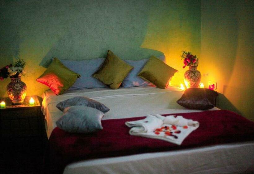 اتاق لوکس, Riad Douja