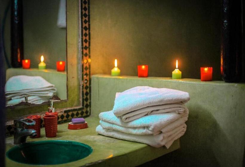اتاق استاندارد چهار تخته, Riad Douja