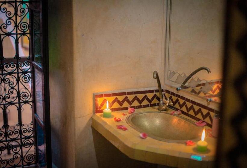 اتاق استاندارد سه نفره, Riad Douja