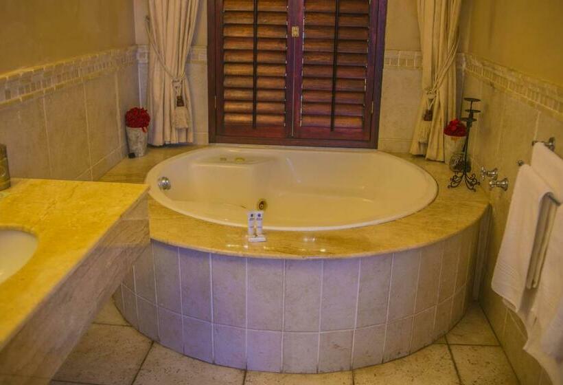 Standard Room King Size Bed, Emakhosini Boutique