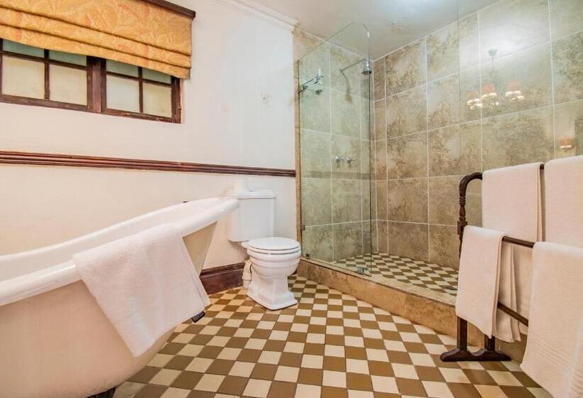 Suite, Emakhosini Boutique