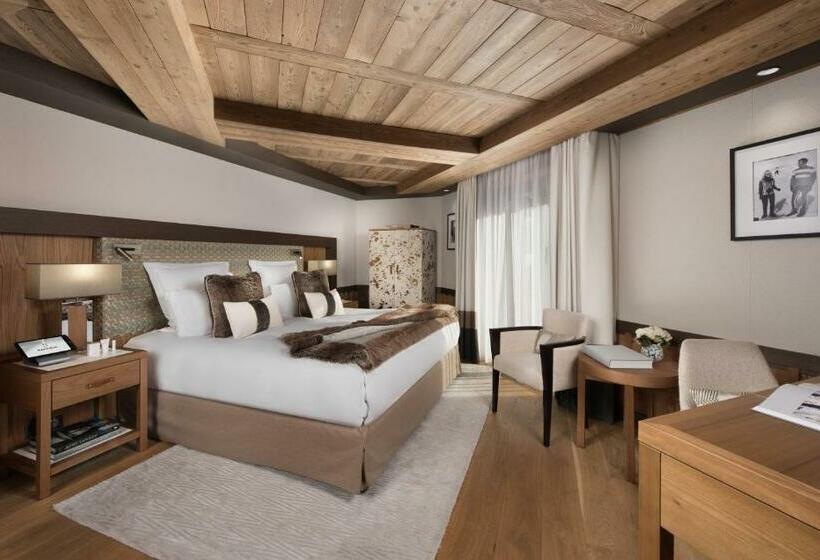 Номер Superior, Hôtel Barrière Les Neiges Courchevel