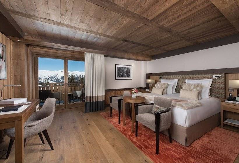 Номер Deluxe, Hôtel Barrière Les Neiges Courchevel