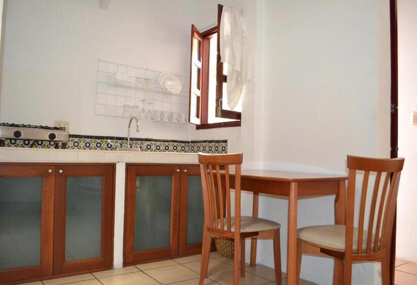 استودیوی استاندارد, Las Mariposas Hotel & Studios