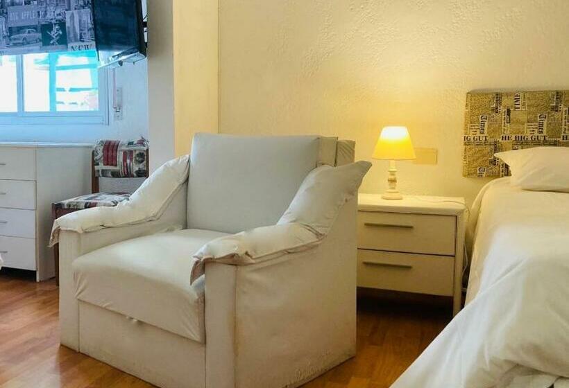 غرفة قياسية ثلاثية, Blu Inn