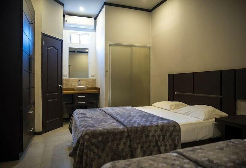 Habitación Triple Estándar, Celebertti