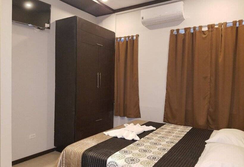 Habitación Triple Estándar, Celebertti