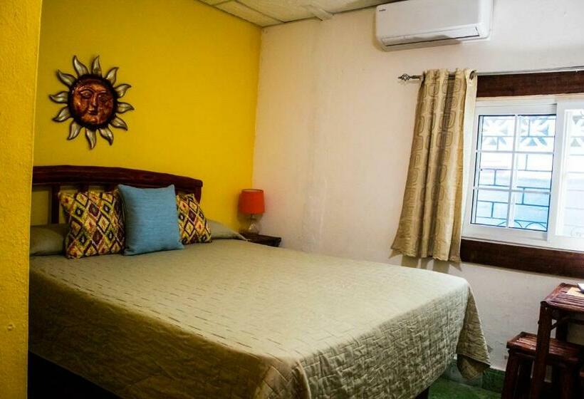 Estudio Estàndard, San Carlos Beach Inn