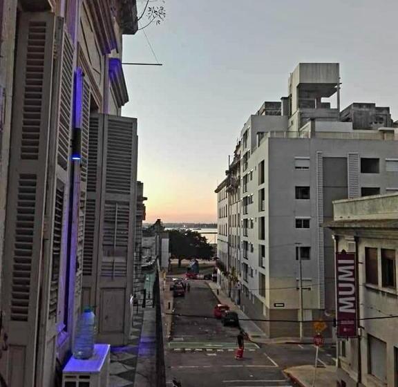 Номер Deluxe с Балконом, Montevideo Port Hostel