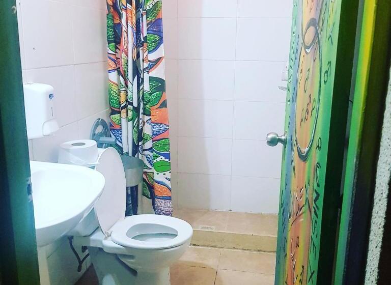 Трехместный Номер Стандарт с Балконом, Montevideo Port Hostel