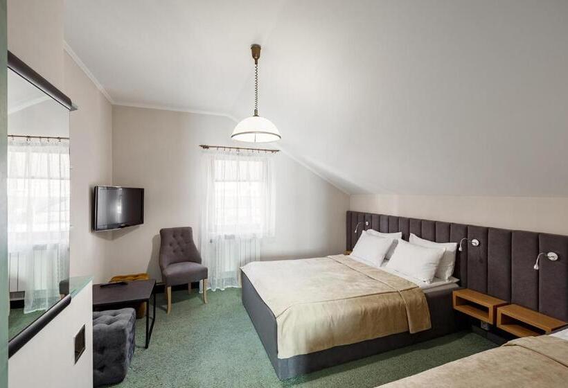 침실 3개 주택, Korona Hotel&spa