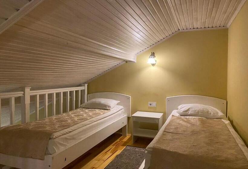 شقة غرفة واحدة, Fontush Boutique