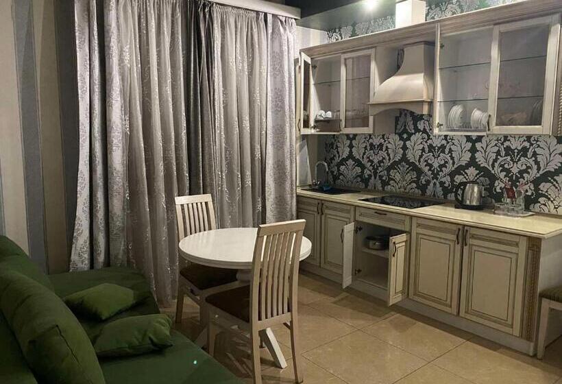 스위트, Fontush Boutique