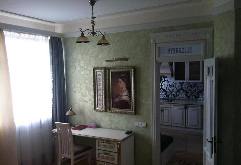 جناح, Fontush Boutique