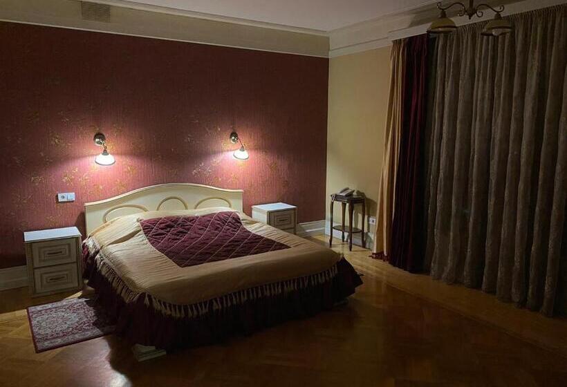 جناح مزود بجاكوزى, Fontush Boutique