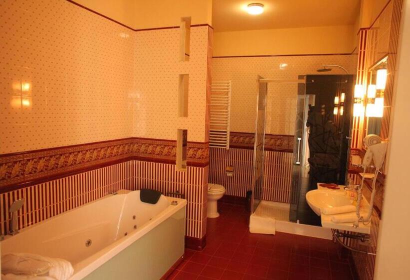 جناح مزود بجاكوزى, Fontush Boutique