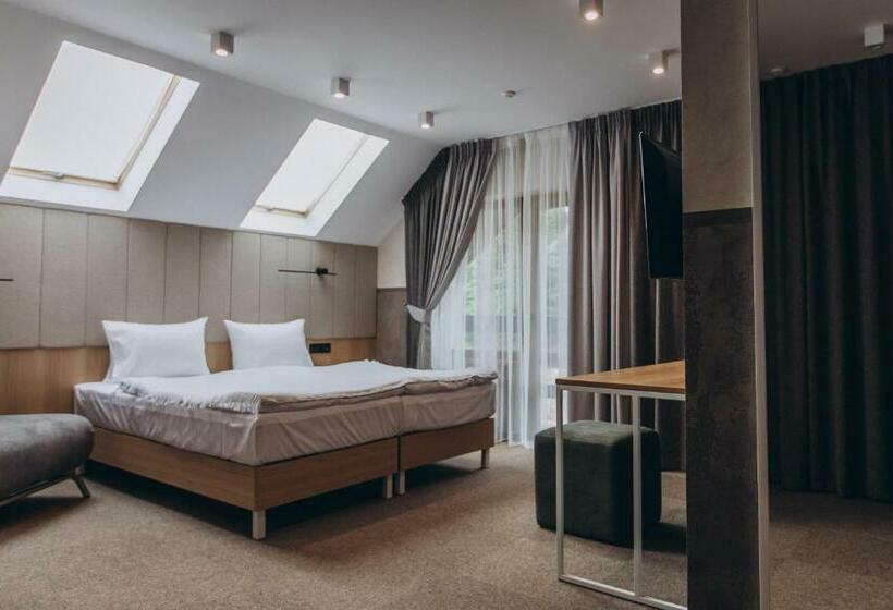 Трехместный Номер Deluxe, Vedmezhyi Dvir