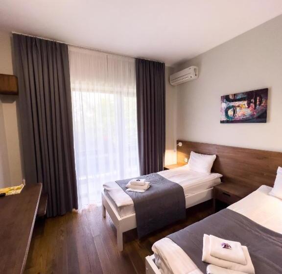 스탠다드 발코니 룸, Nebos Hotel & Restaurant